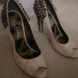 Sam Edelman 8. Off white/cream spike pumps